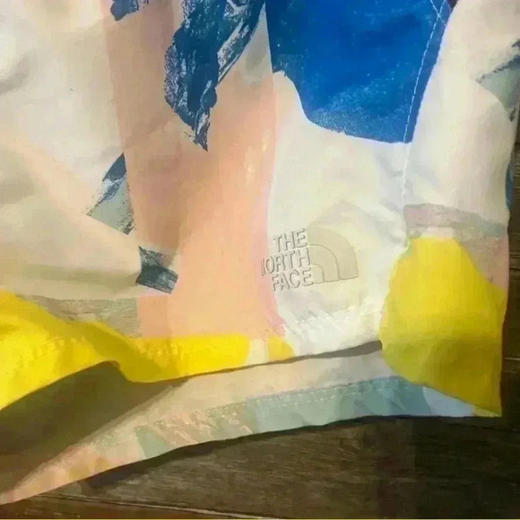 The North Face Girls Class V Water Shorts M (10/12) - Picture 3 of 8